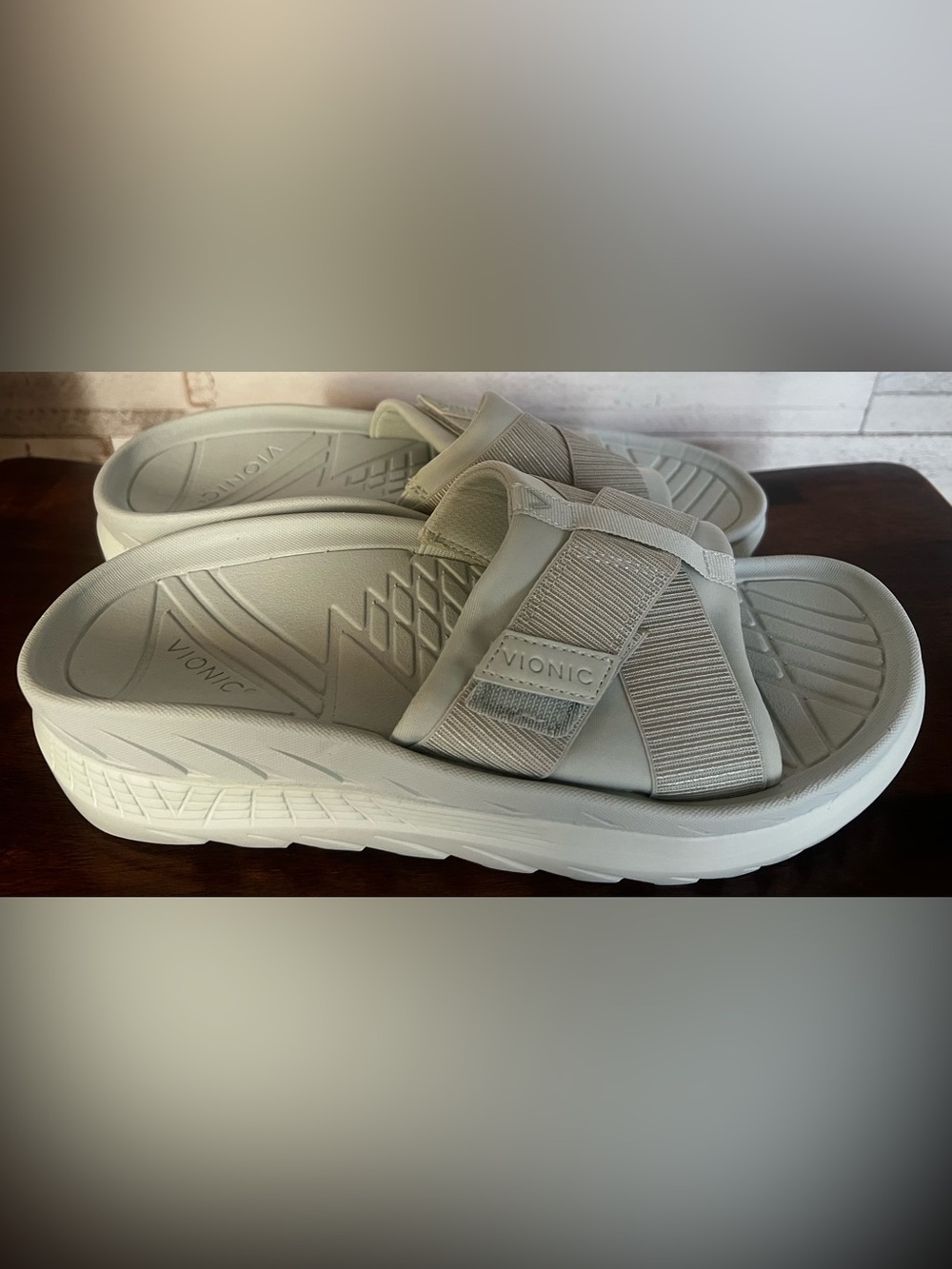 Vionic Women's Adjustable Recovery Slide Sandals Rebound in Pastel Green . SZ 8